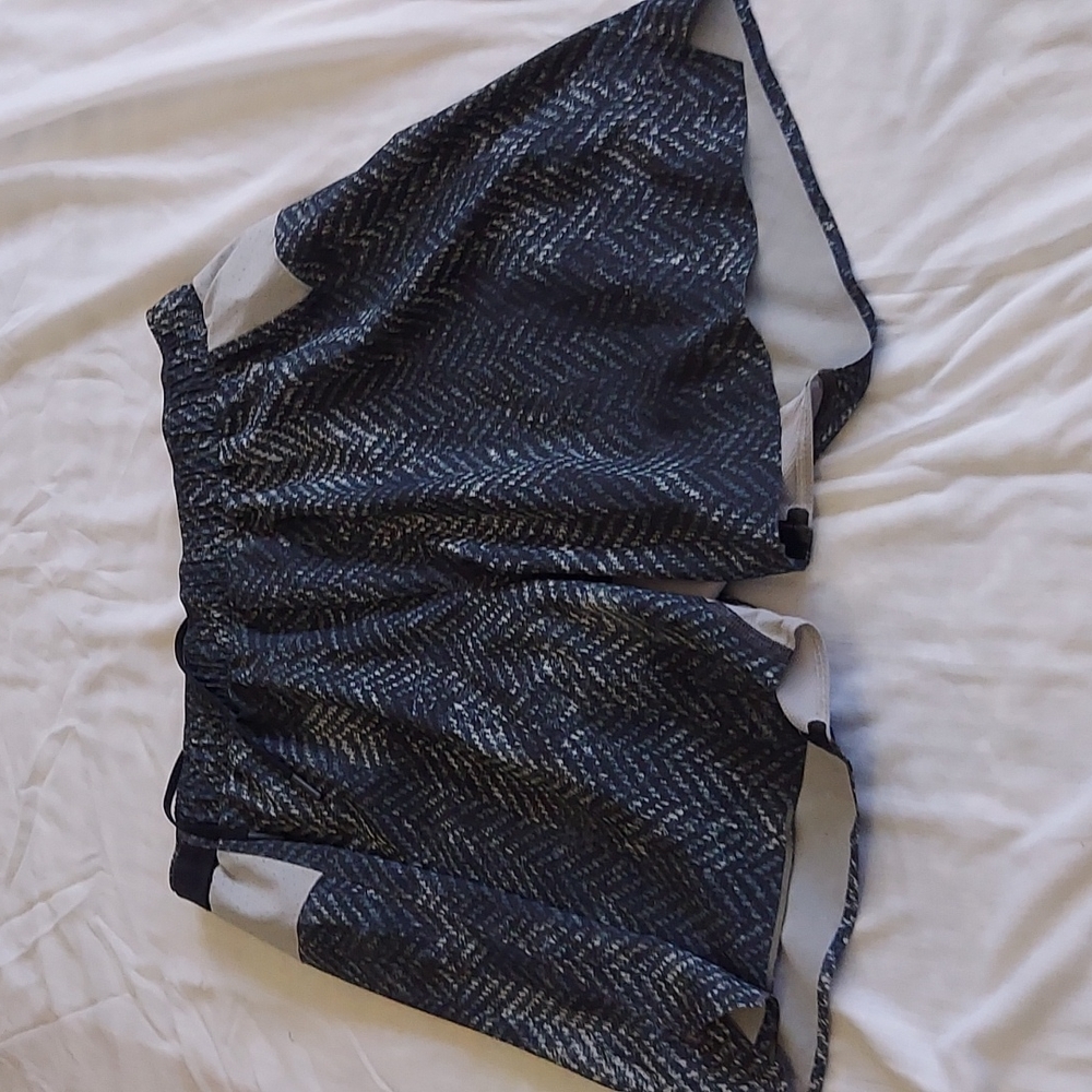 LULULEMON MENS MEDIUM TRUNKS